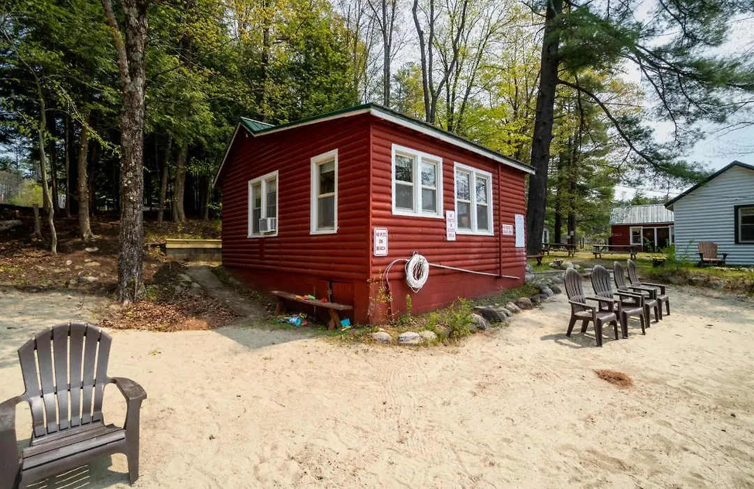 Hide-A-Way Waterfront Cottages-1