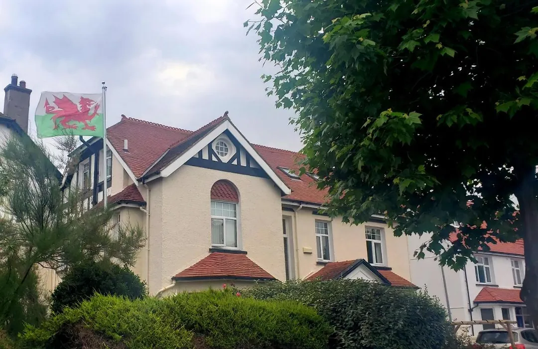 Cleave Court Guest House-1