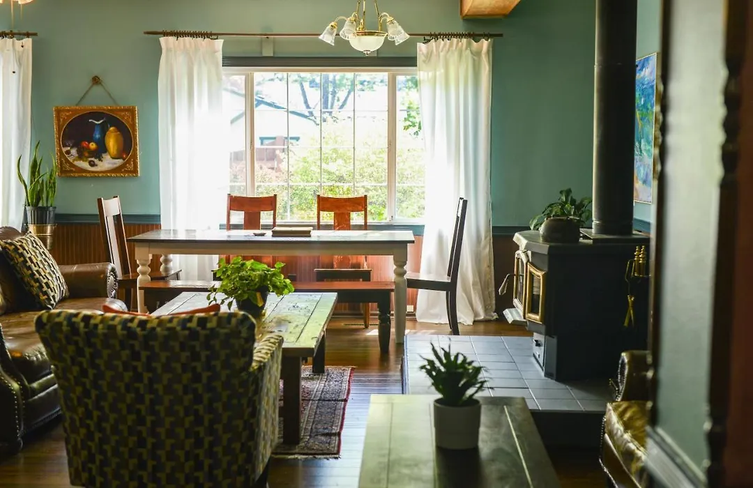 Westfir Lodge & Mountain Market-1