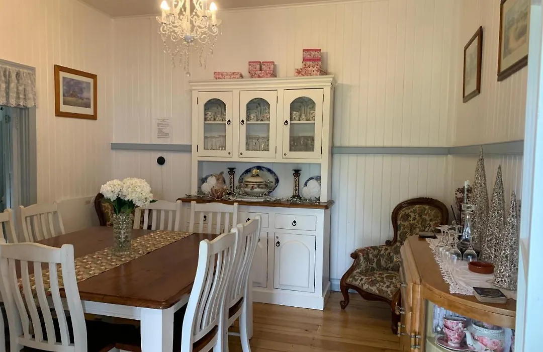 Cherry Blossom Cottage-With Country Charm And Spa-1