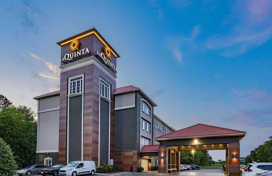 La Quinta Inn & Suites By Wyndham Norfolk-1