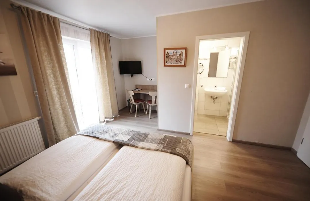 Hotel Wurster Kroog-1