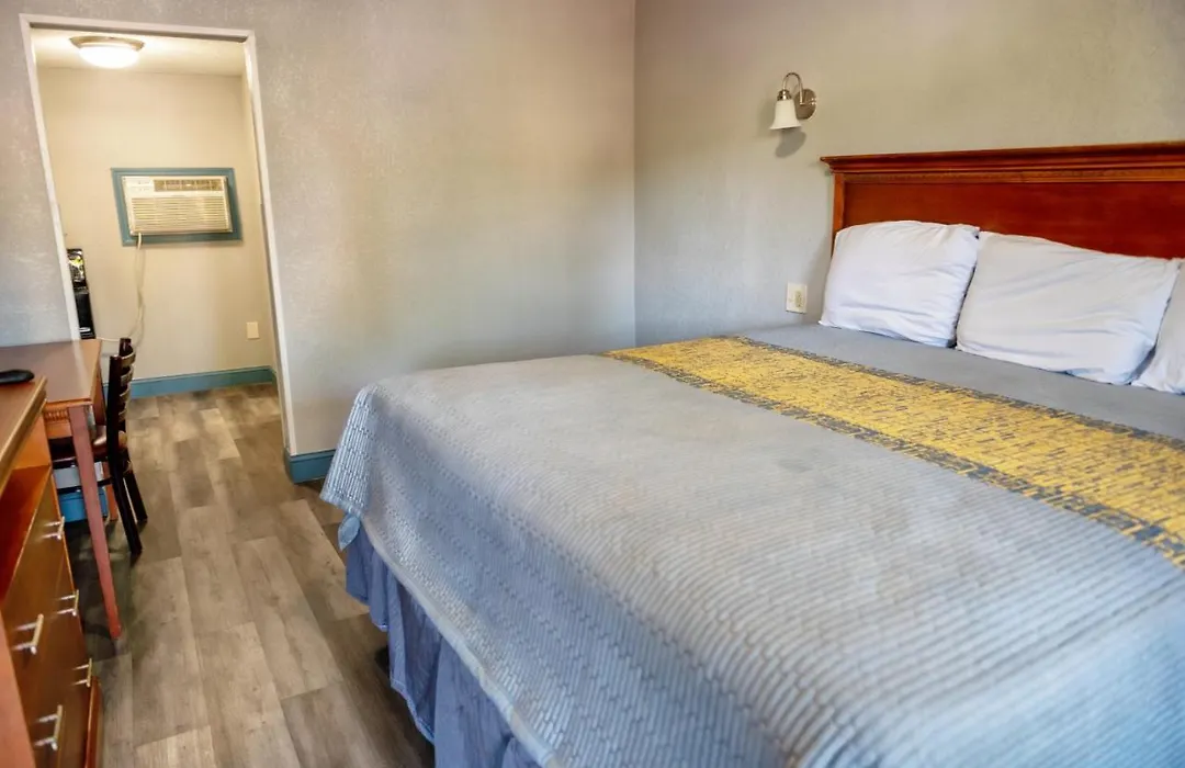 Riverside Inn And Suites-1