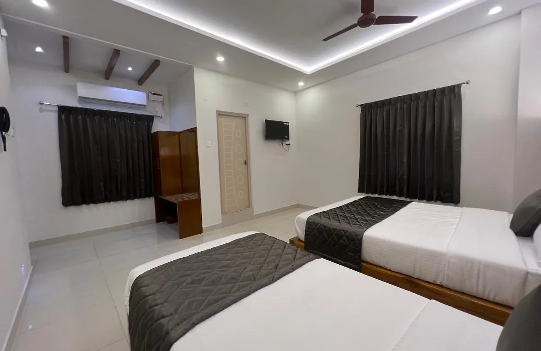 Le Hotel Host-1