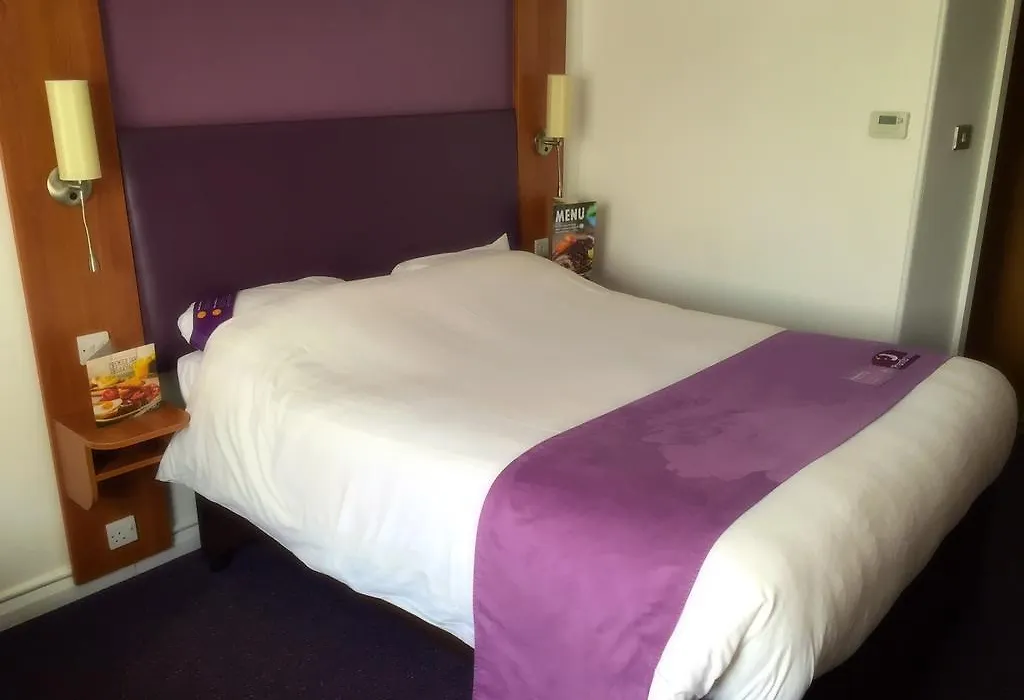 Premier Inn Bridgend Central-1