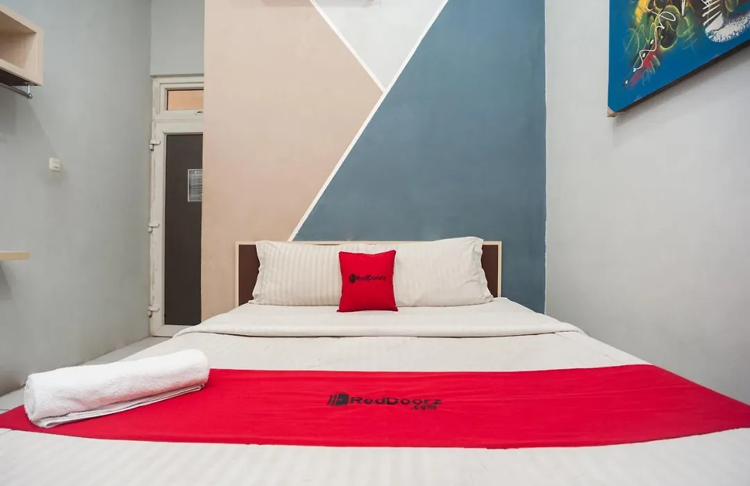 Reddoorz Near Binus Anggrek 2-1