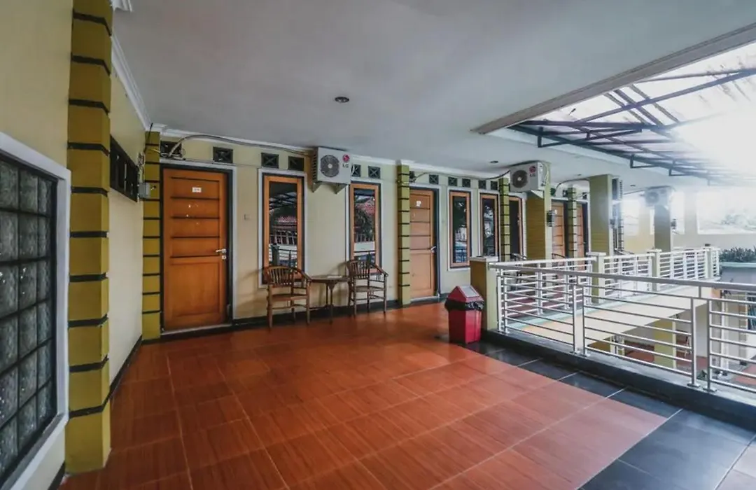 RedDoorz Plus At Megamendung Puncak Bogor-1