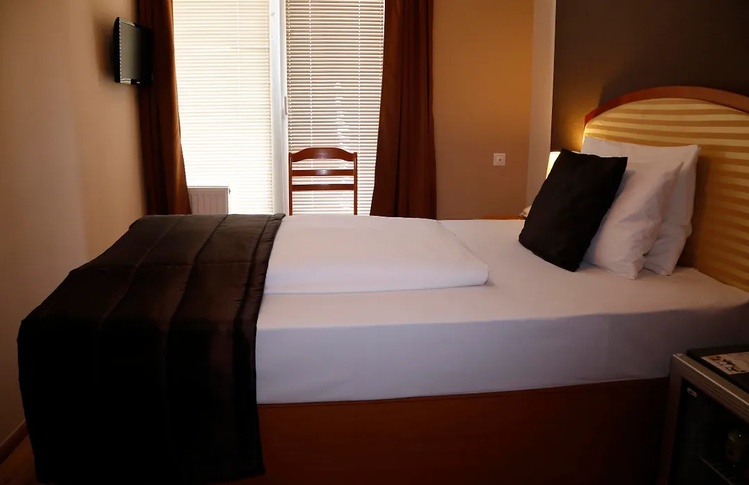 Six Inn Hotel Budapest-1
