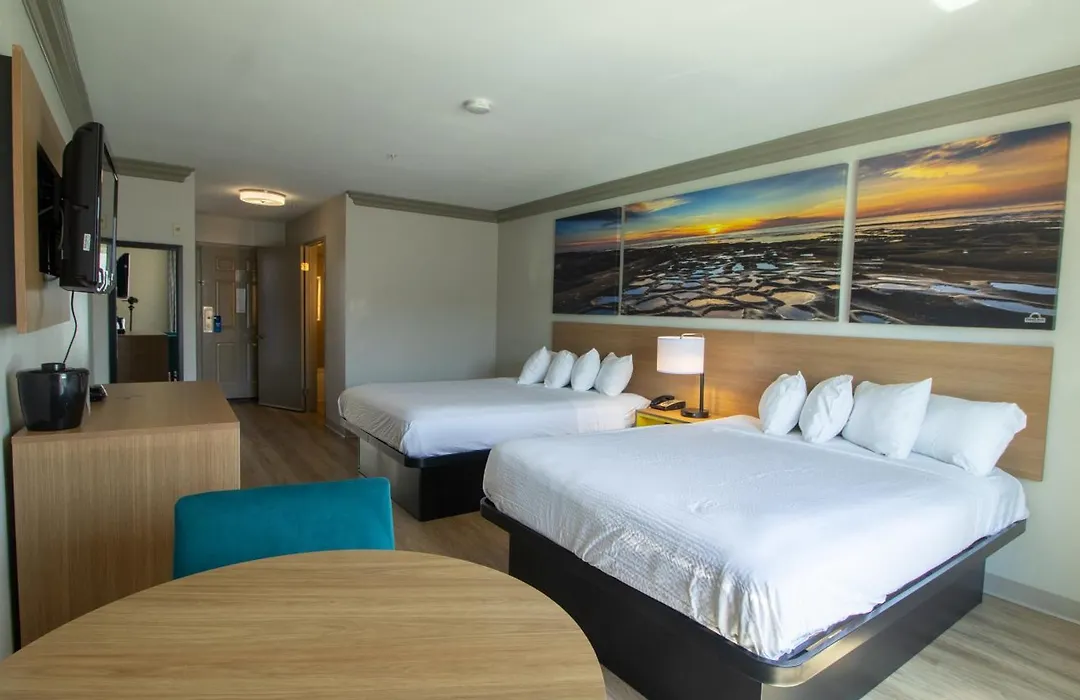 Days Inn By Wyndham Carlsbad-1