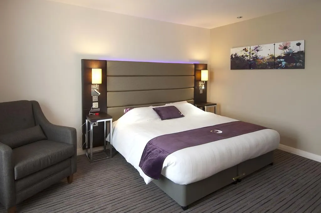 Premier Inn London Kingston Upon Thames-1