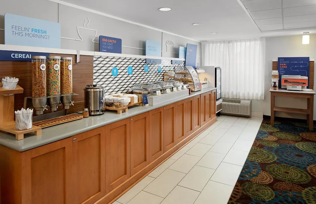 Holiday Inn Express Romulus / Detroit Airport By Ihg-1