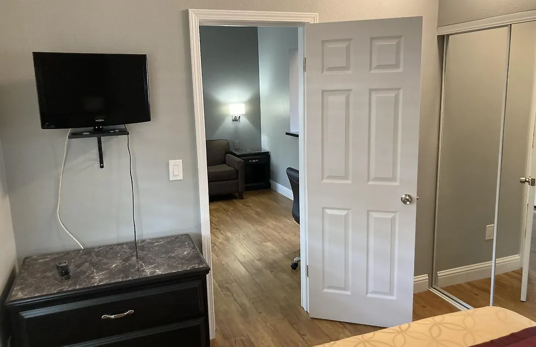 Tri-Valley Inn & Suites-1