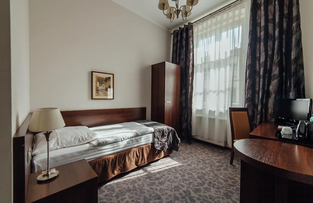 Hotel Rezydent-1