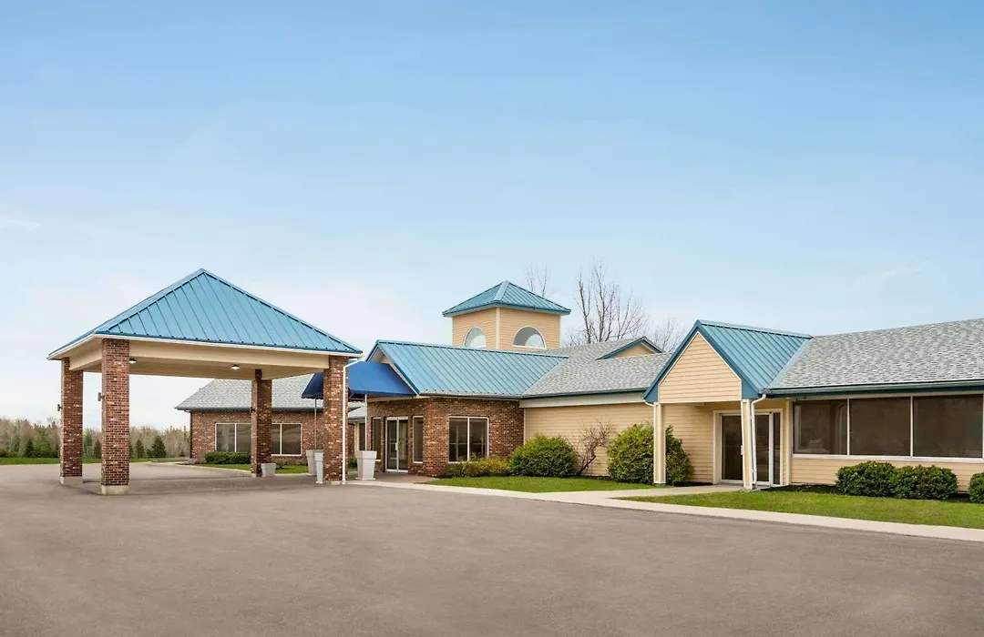 Days Inn & Suites By Wyndham Moncton-1