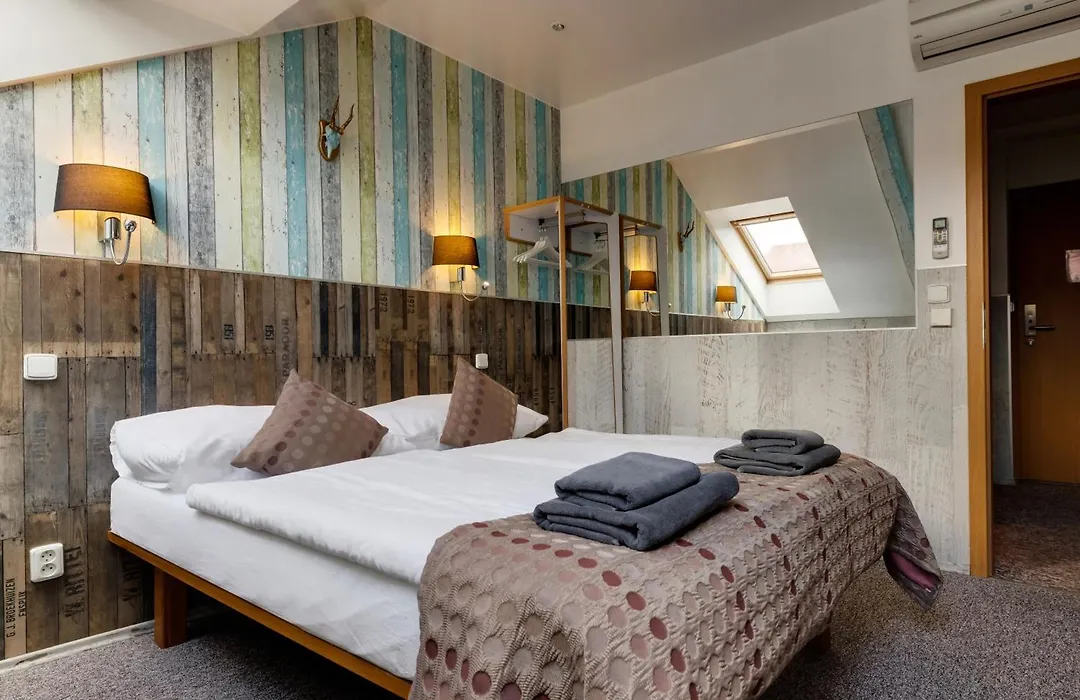 Royal Court Hotel-1