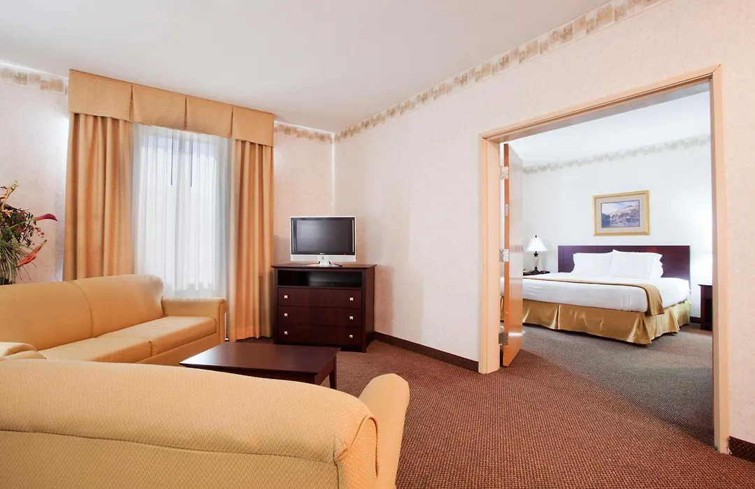 Holiday Inn Express & Suites Hiawassee By Ihg-1