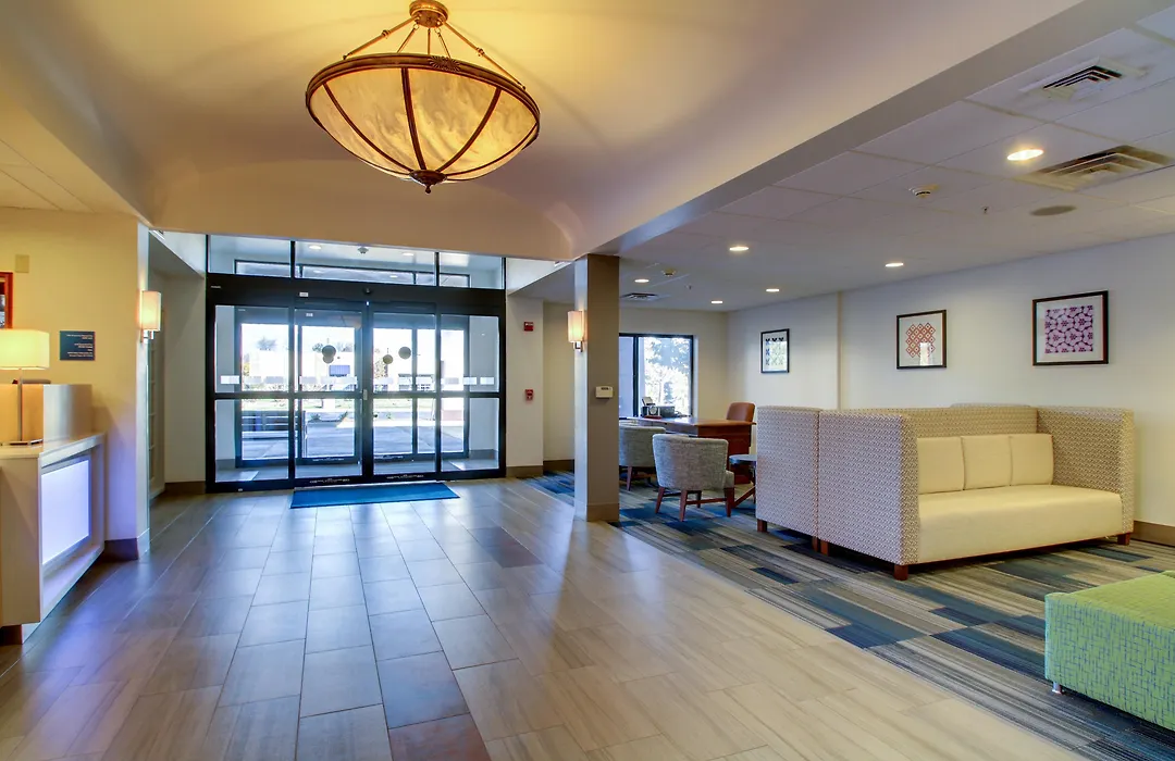 Holiday Inn Express Milwaukee N- Brown Deer/Mequon-1