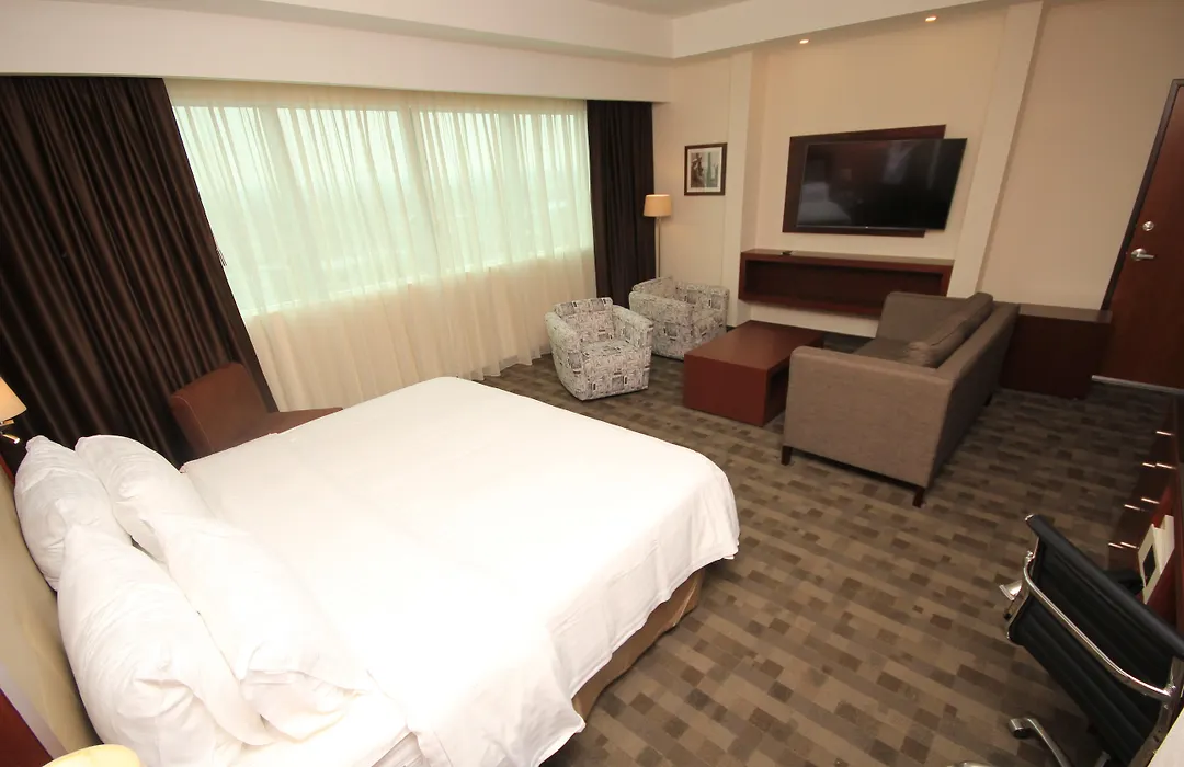 Holiday Inn & Suites Plaza Mayor By Ihg-1