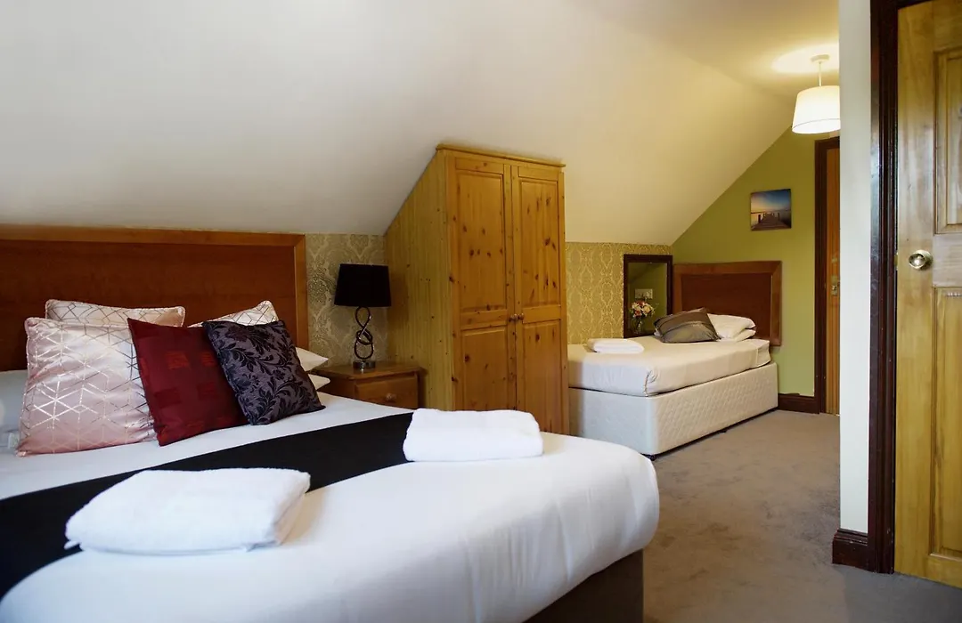 Little Foxes Hotel & Gatwick Airport Parking-1