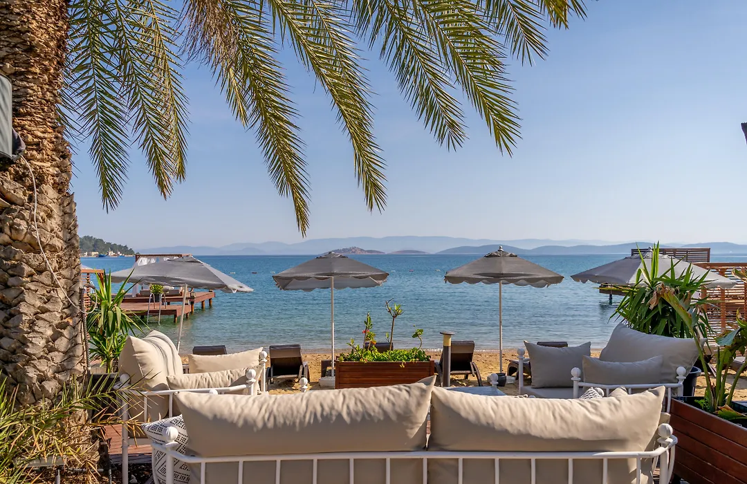Moyo Luxury Hotel & Beach-1