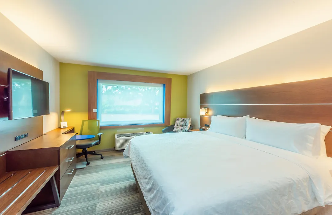 Holiday Inn Express Hotel & Suites Bradenton West By Ihg-1