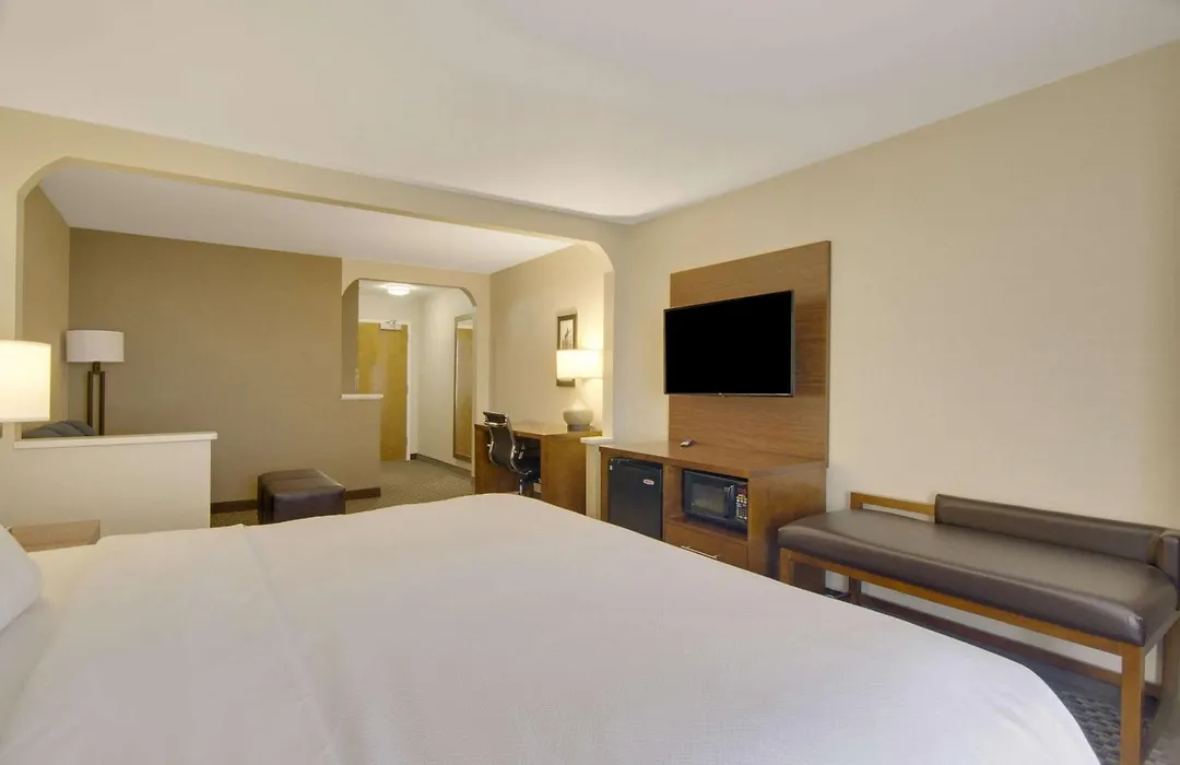 Comfort Inn Airport-1