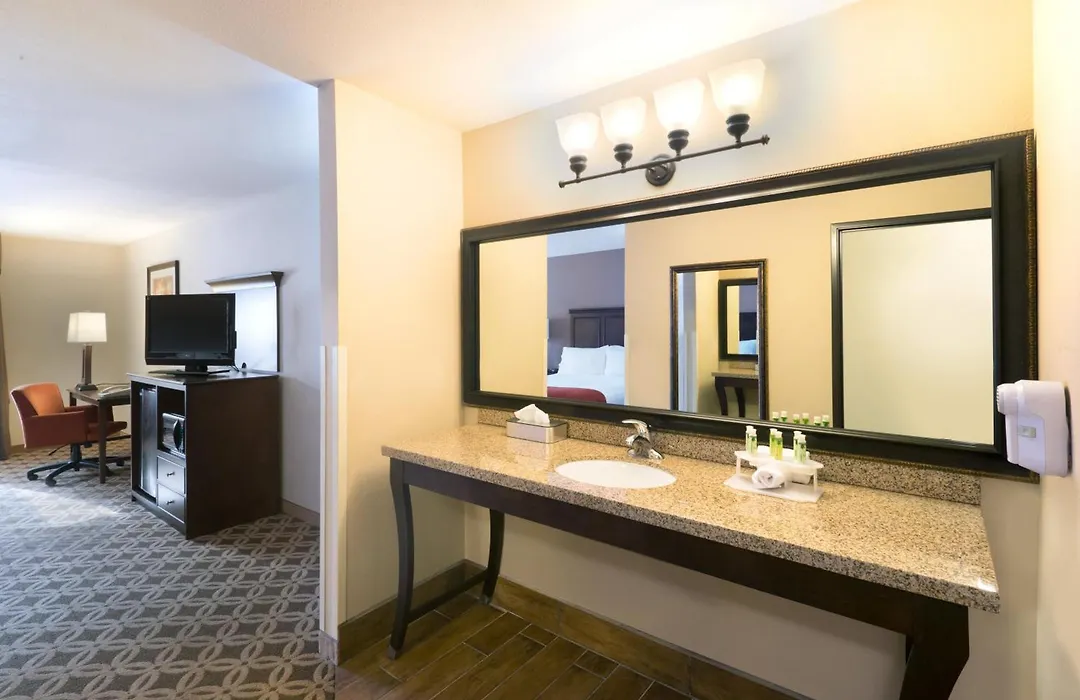 Holiday Inn Express Show Low By Ihg-1