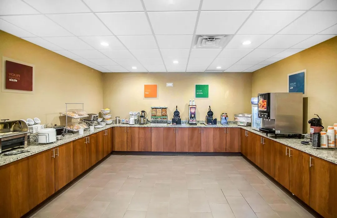 Comfort Suites Dodge City-1