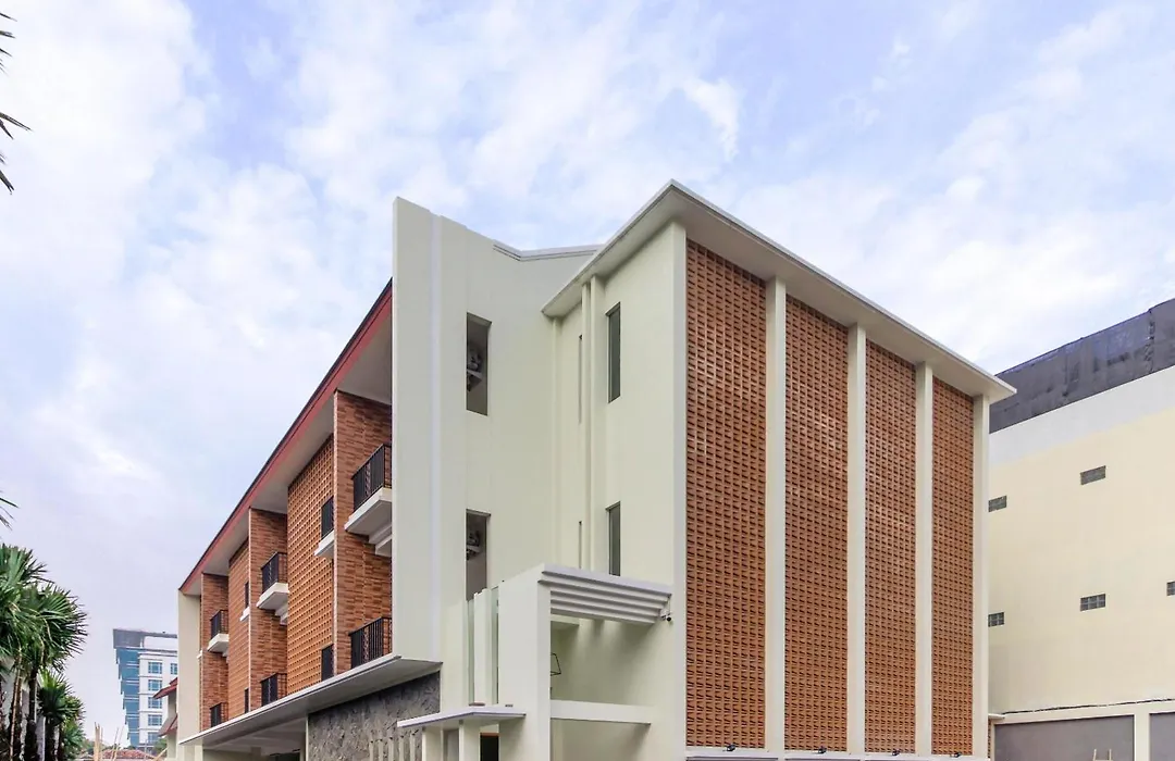Reddoorz Premium Near Ragunan Zoo 2-1