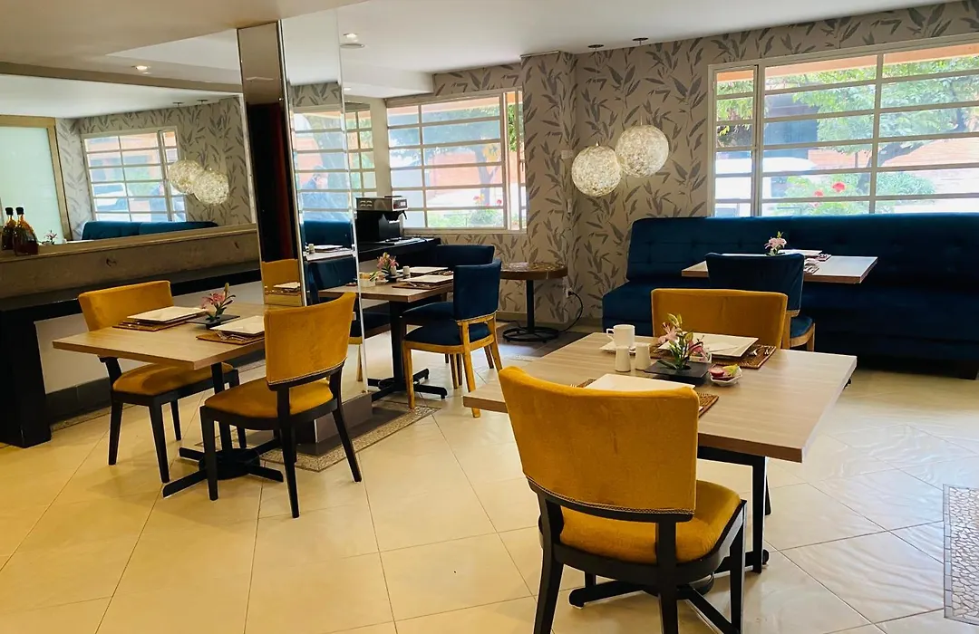 Hotel Retiro 84-1