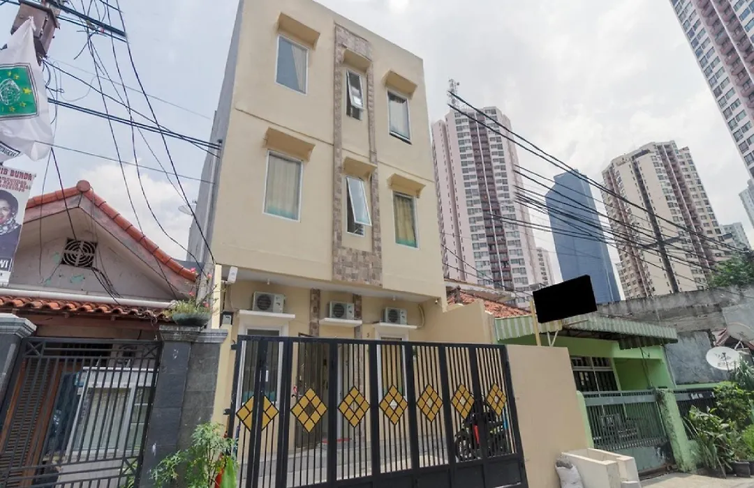RedDoorz Plus near Taman Rasuna Menteng-1