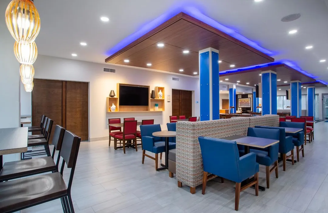 Holiday Inn Express & Suites - Deland South By Ihg-1