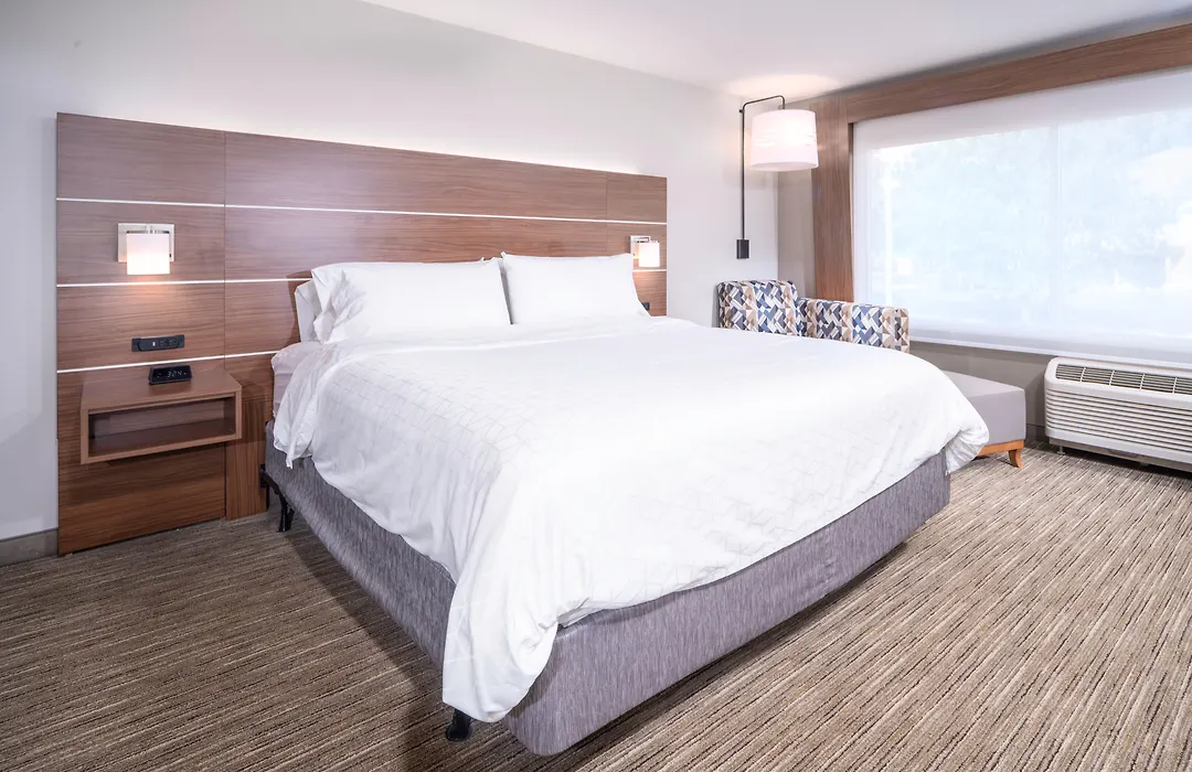 Holiday Inn Express & Suites Brevard - City Center By Ihg-1