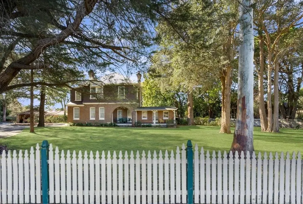 Mapleton Park Cottage-1