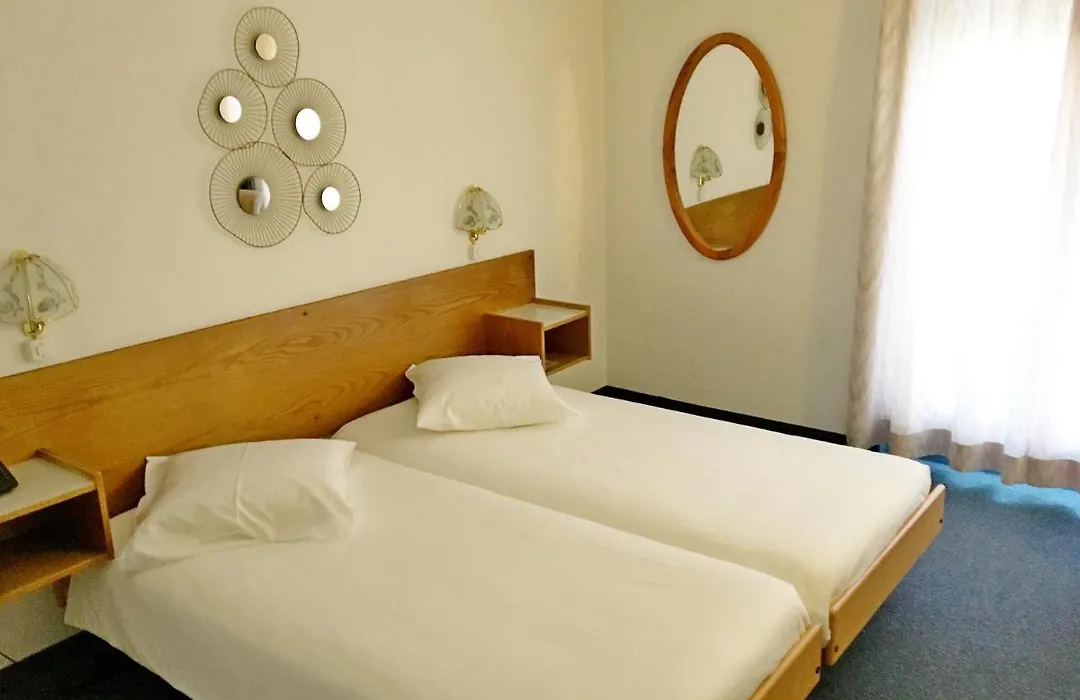 Hotel De La Plage A Gland-1
