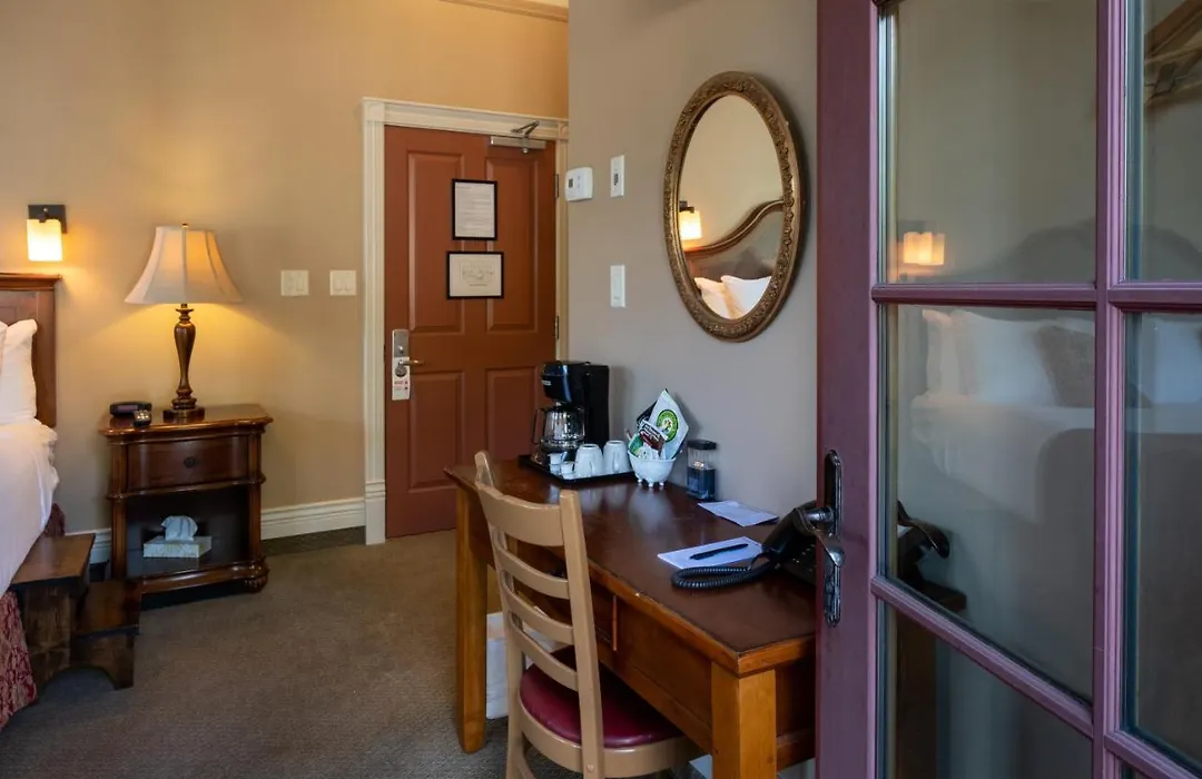 Kaslo Hotel-1