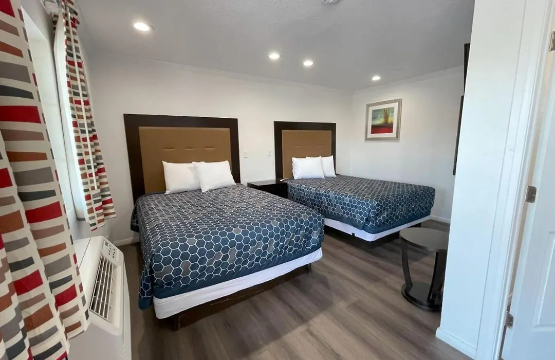 Palm Inn-1