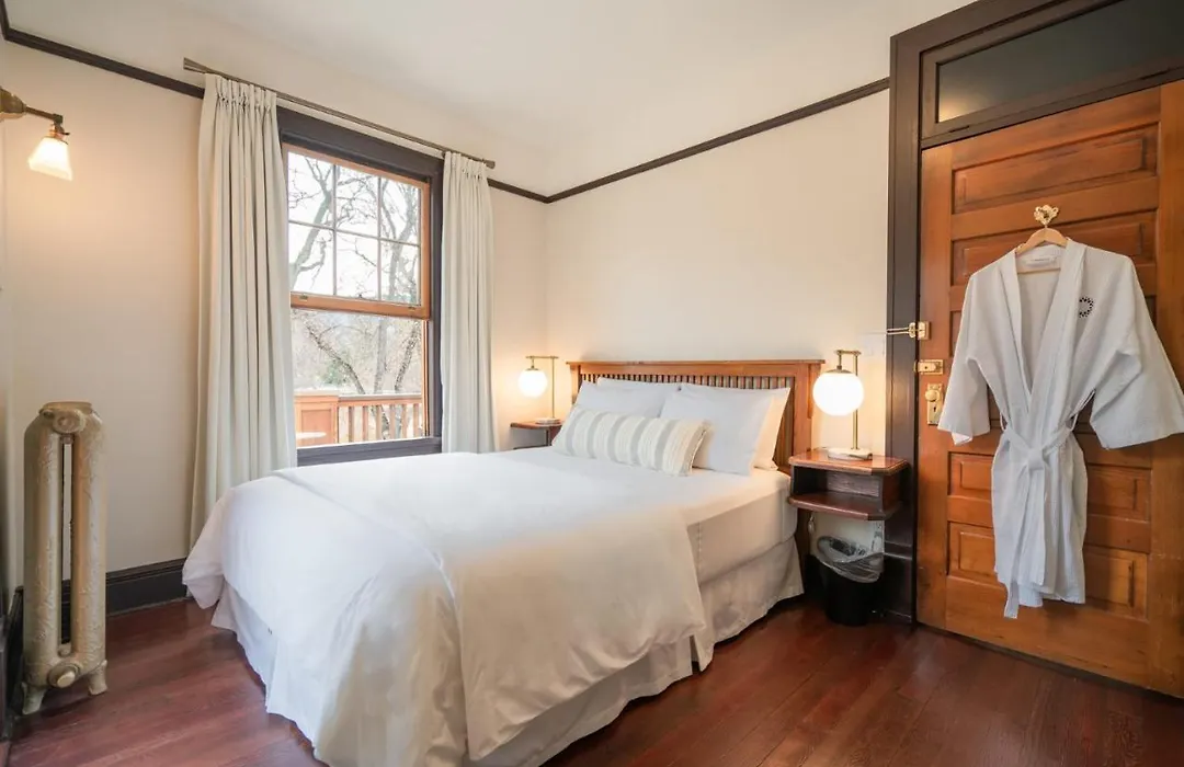 Naramata Inn-1