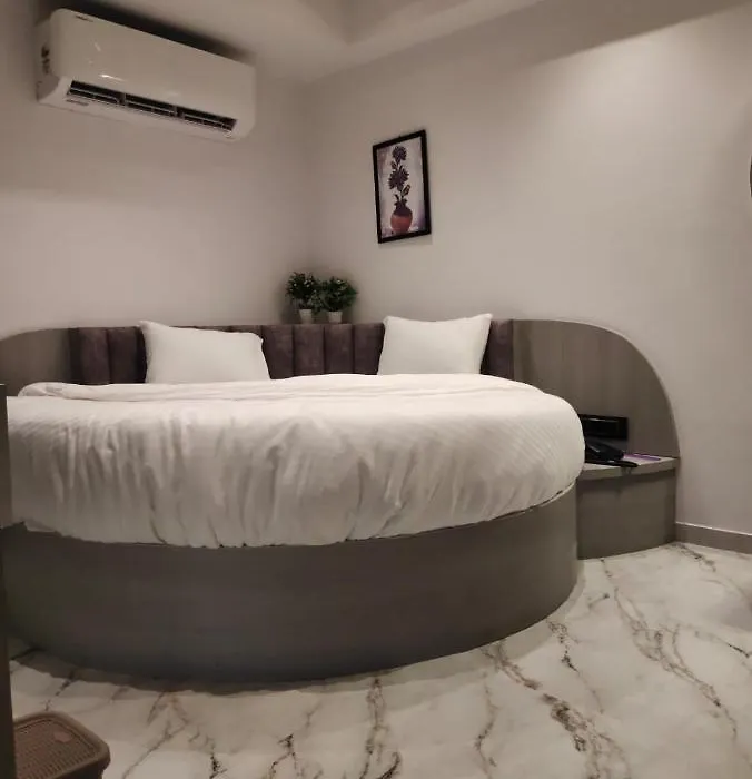 Hotel Lavish-1
