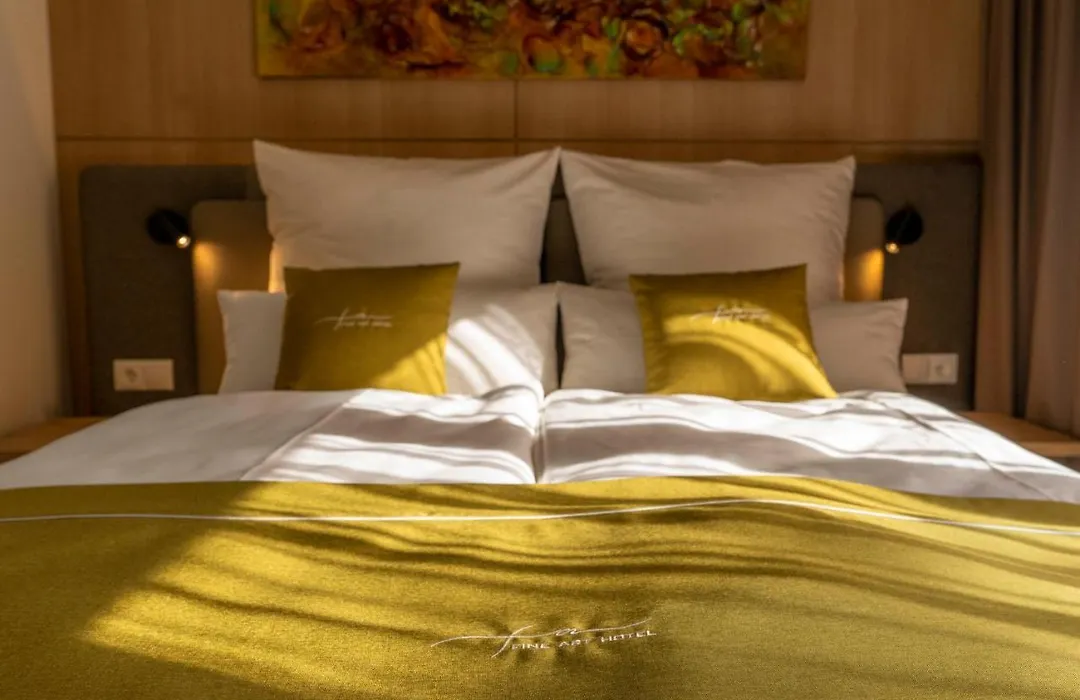 Hotel Fine Art Ug-1