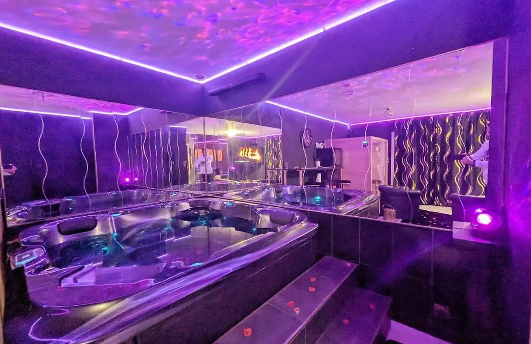 La Gold Room Jacuzzi & Sauna Prive-1
