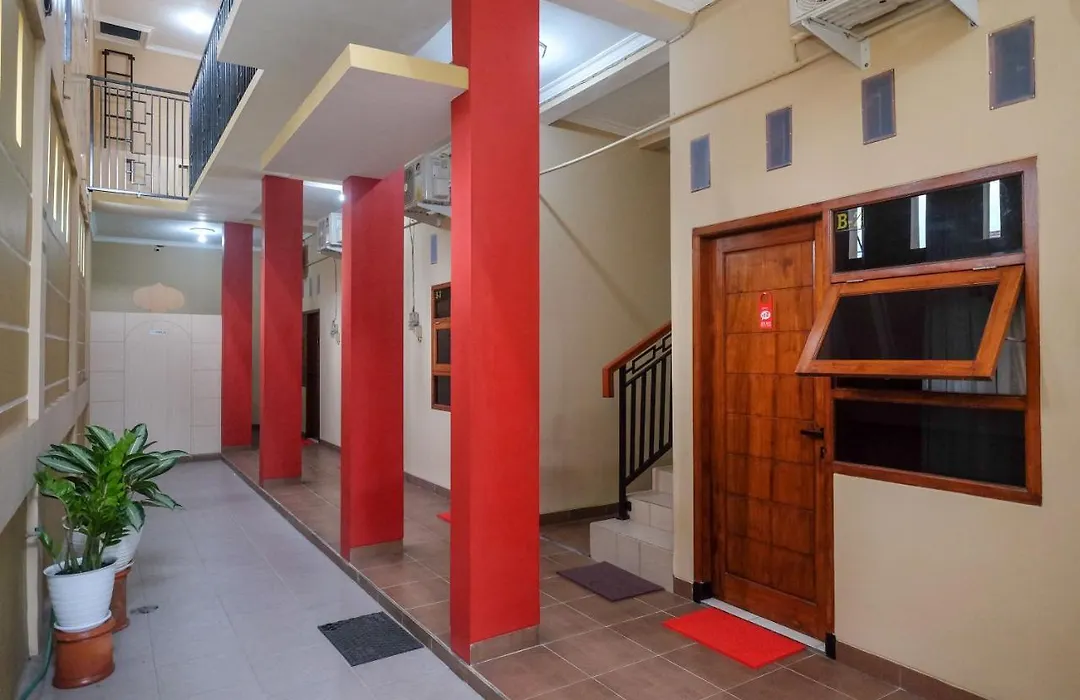 RedDoorz Syariah near Perempatan Kartasura-1