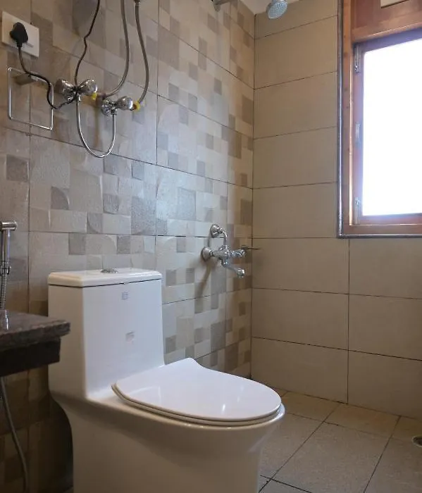 Hotel Apple Blossom 2 Minutes Walking From Mall Road-1