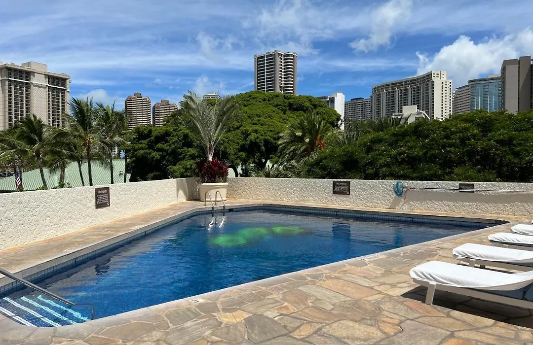 Aloha Gem Studio - Sleek Kitchen, Luxe Amenities & Fast Wi-Fi-1
