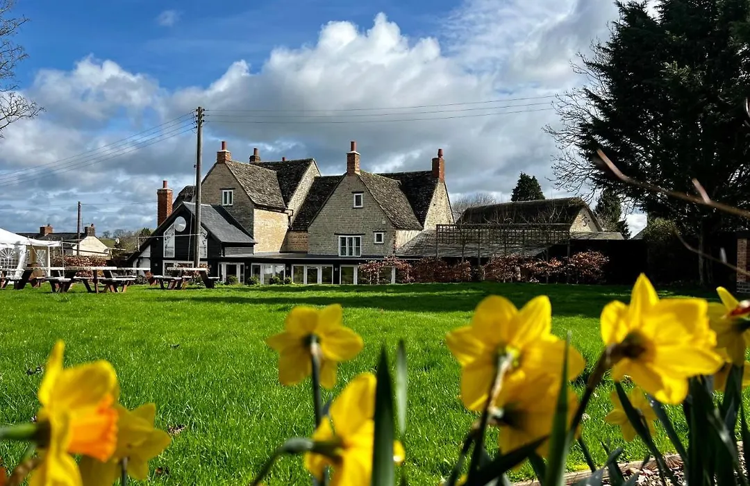 The Lion, Tredington-1