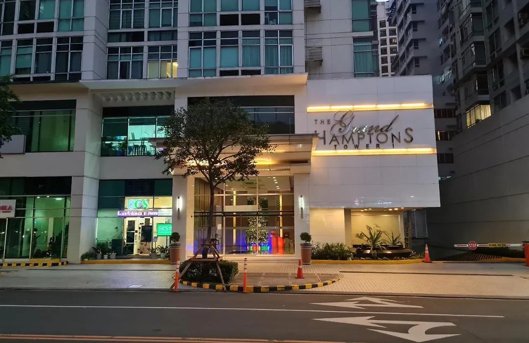 Huge Condo Unit Near Burgos Circle, St Lukes, Shangri-La - P Hamptons T1-1
