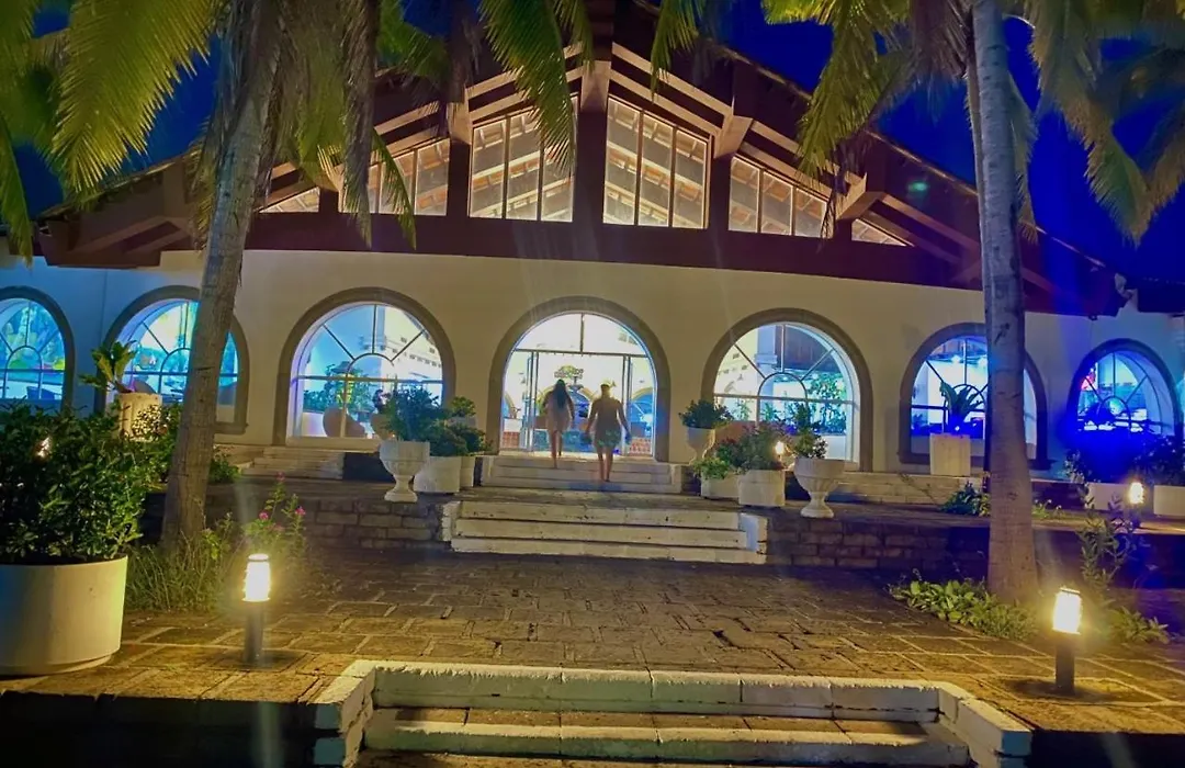 Hotel Tesoro Beach-1