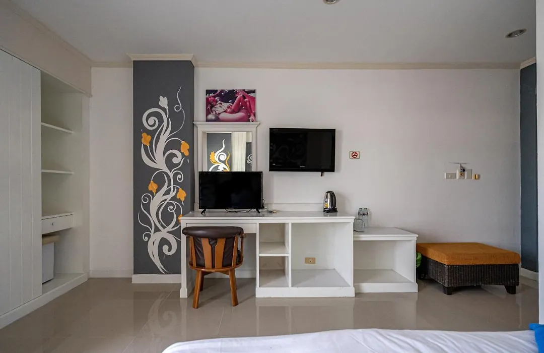 Santi White House Patong-1