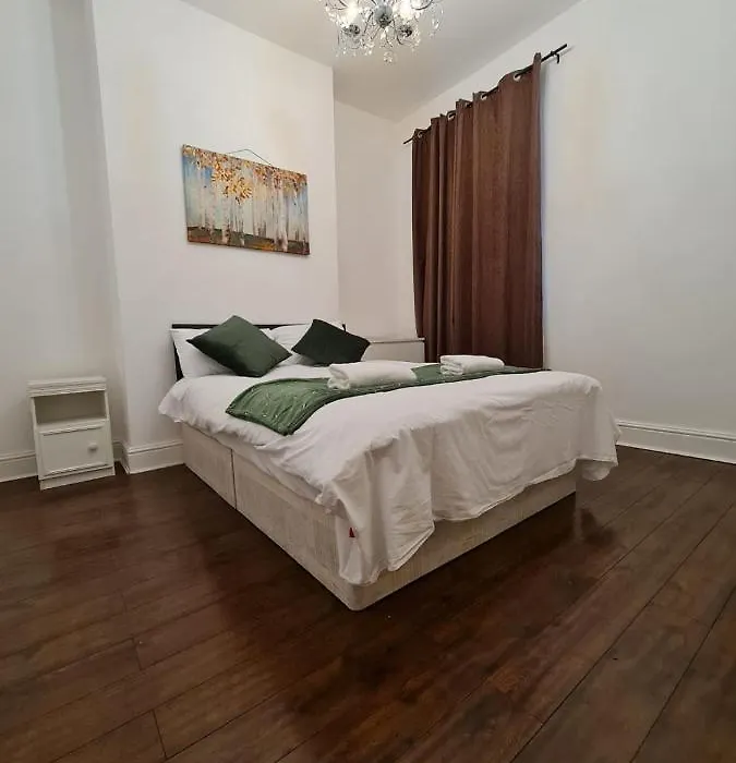 Canary Wharf Holiday Rooms-1
