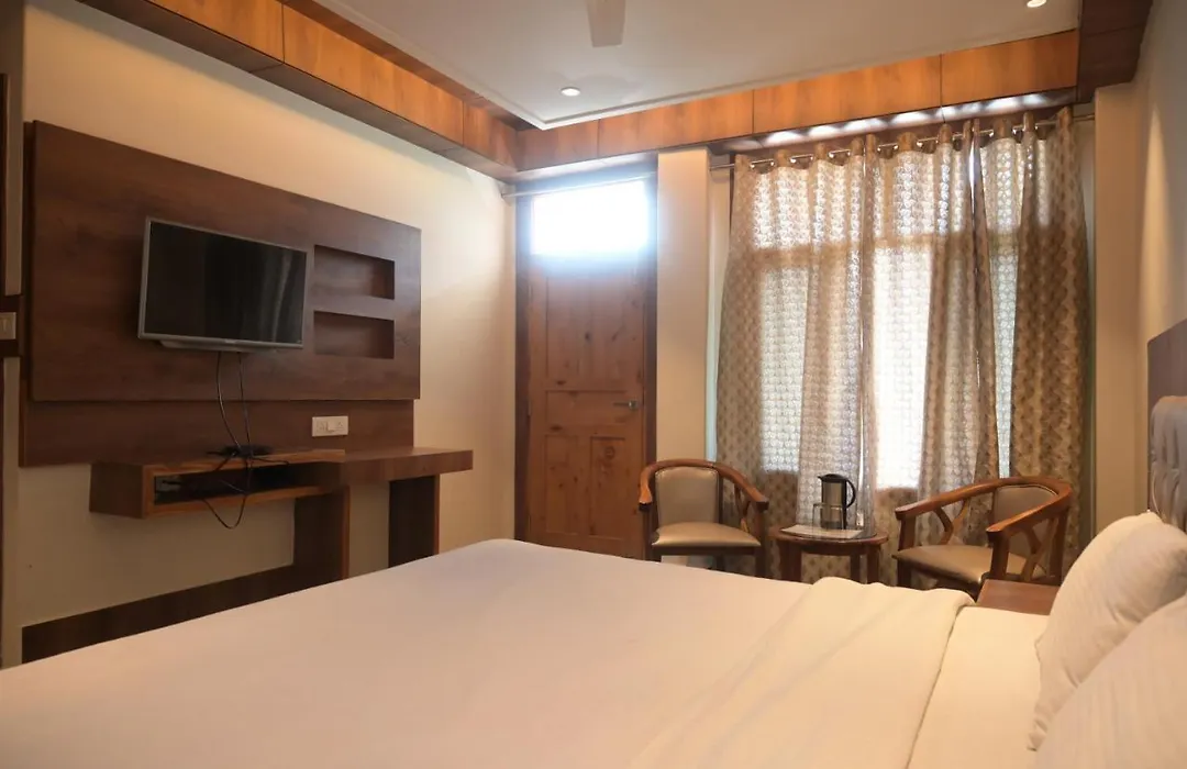 Hotel Apple Blossom 2 Minutes Walking From Mall Road-1